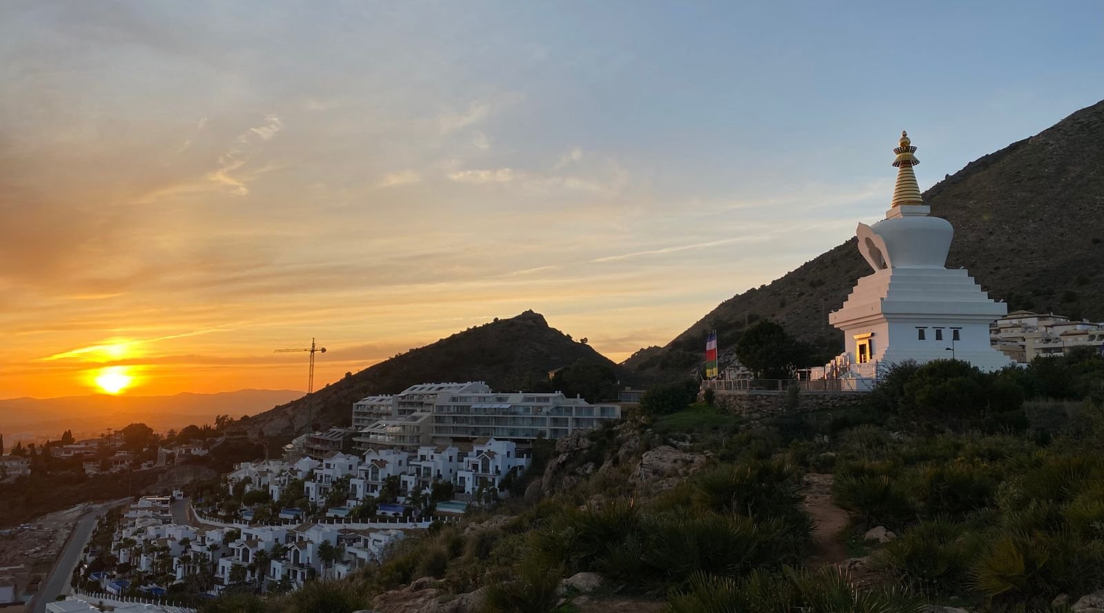 Stupa Španělsko Málaga Benalmádena Buddhistická stupa na jihu Španělska Costa del Sol lama Ole