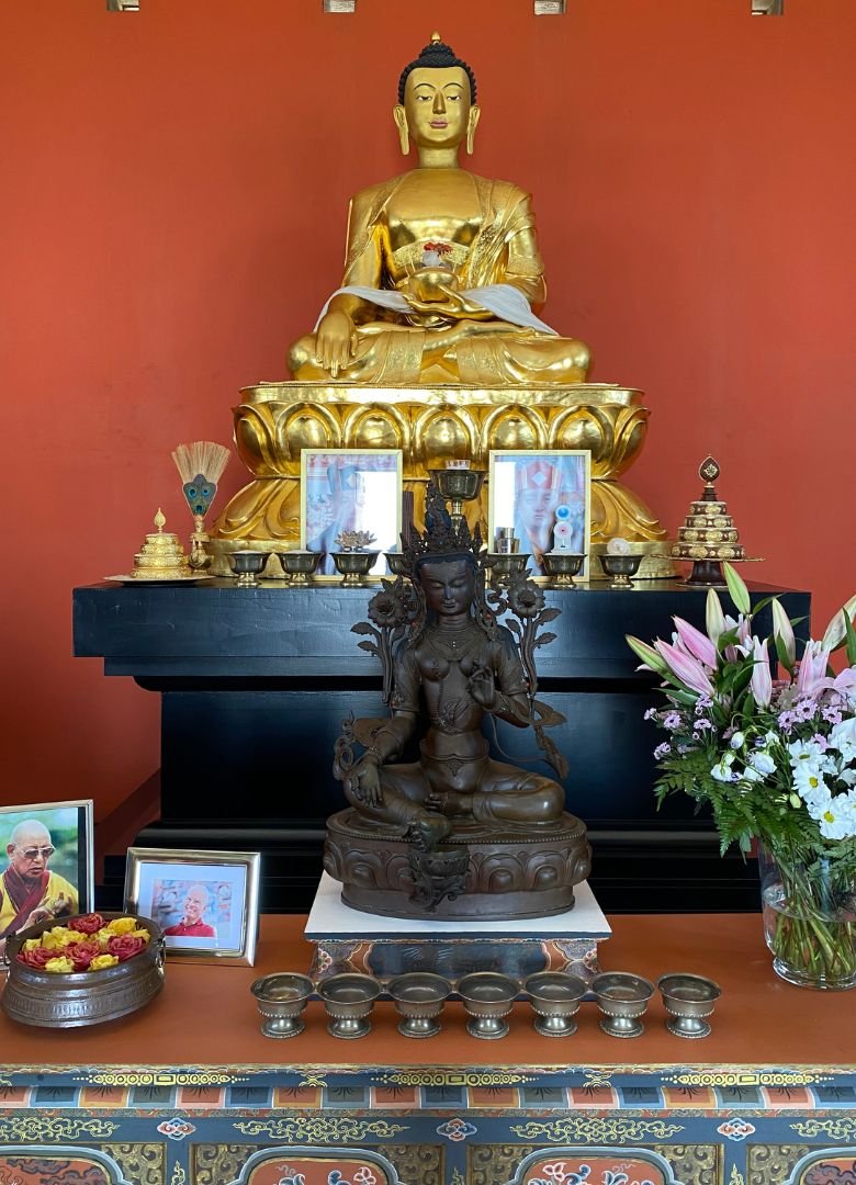 Stupa Španělsko Málaga Benalmádena Buddhistická stupa na jihu Španělska Costa del Sol lama Ole Češi buddhisté