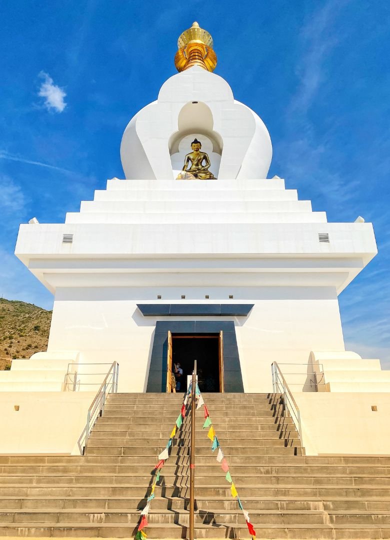 Stupa Španělsko Málaga Benalmádena Buddhistická stupa na jihu Španělska Costa del Sol lama Ole