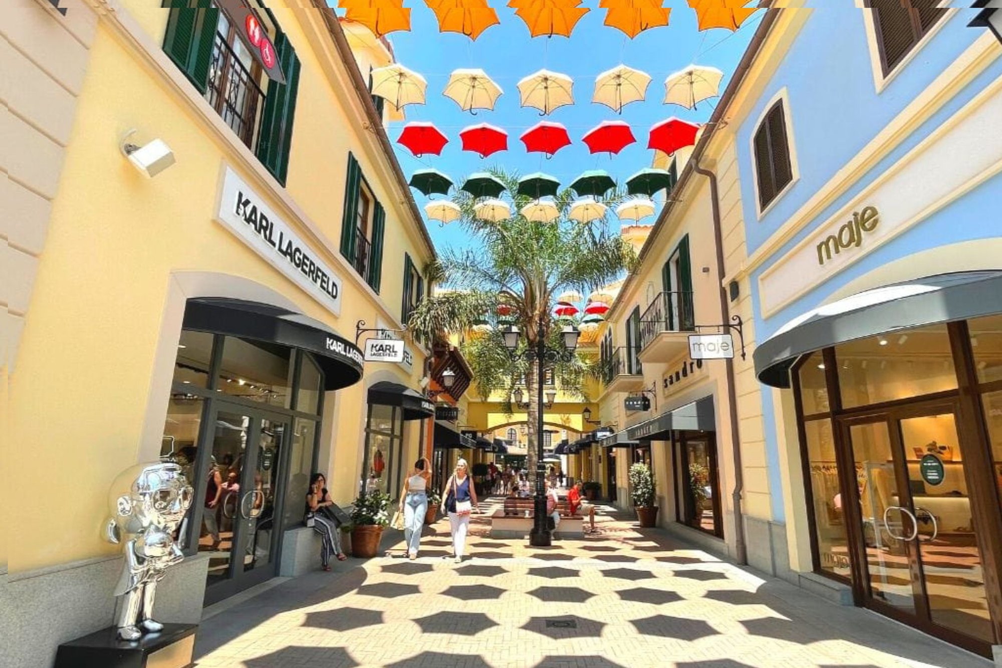 Plaza Mayor nákupy ve Španělsku shopping Málaga obchody butiky móda